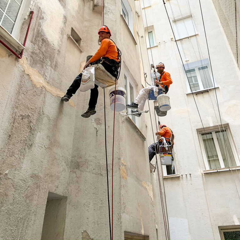 Grupo Strotec - Trabajos - Rehabilitación de fachada, cubierta y patios