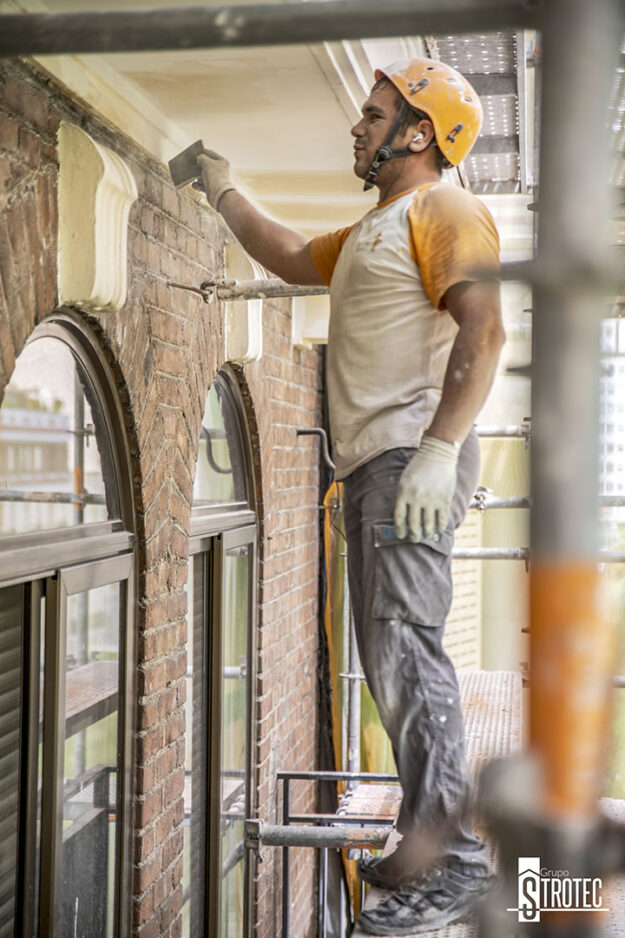 Grupo Strotec - Trabajos - Rehabilitación de fachada y patios interiores en Santa Engracia 163