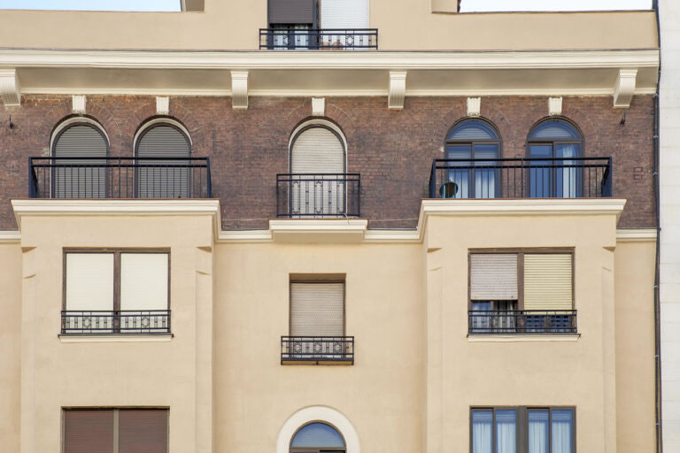Grupo Strotec - Trabajos - Rehabilitación de fachada y patios interiores en Santa Engracia 163