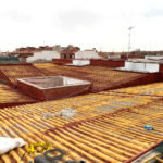 Grupo Strotec - Trabajos - Retirada de uralita e instalación de cubierta Sandwich en calle Cervantes